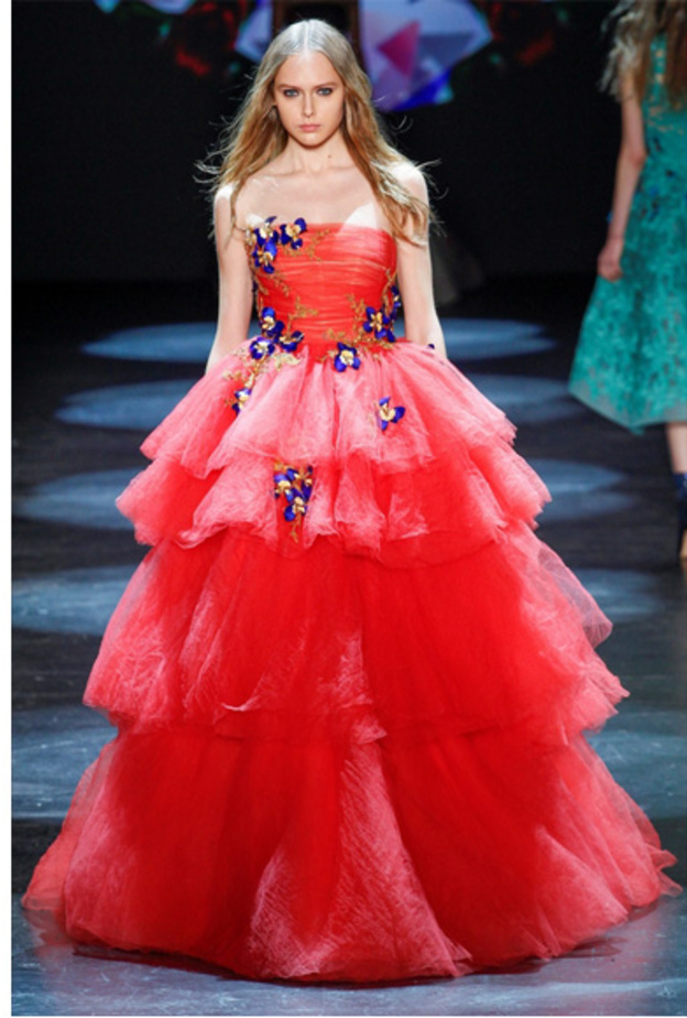 Monique Lhuillier من عرض أزياء من