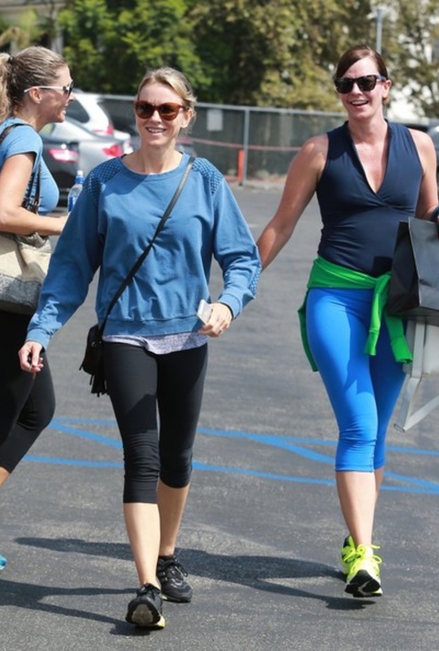 بالصور: ناعومي واتس تبدأ يومها برحلة للنادي الرياضي