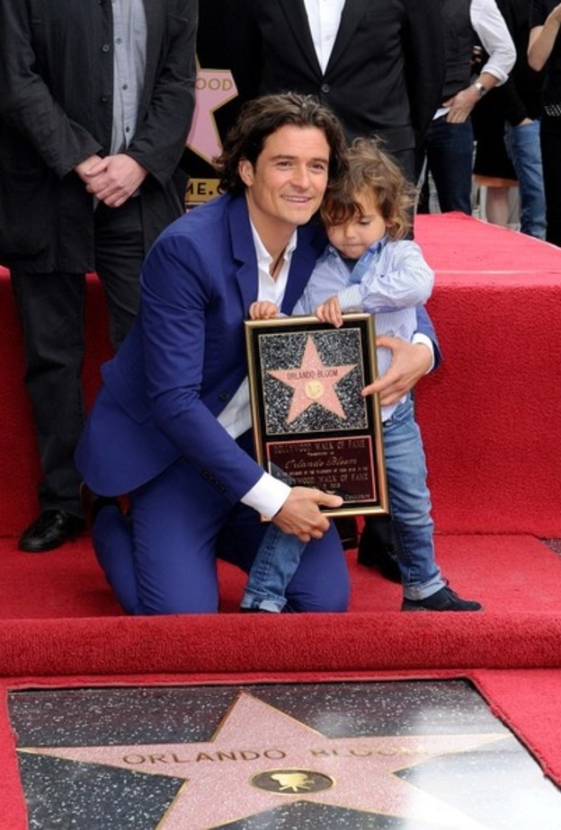بالصور: أورلاندو بلوم يحوز على نجمة في ممشى المشاهير