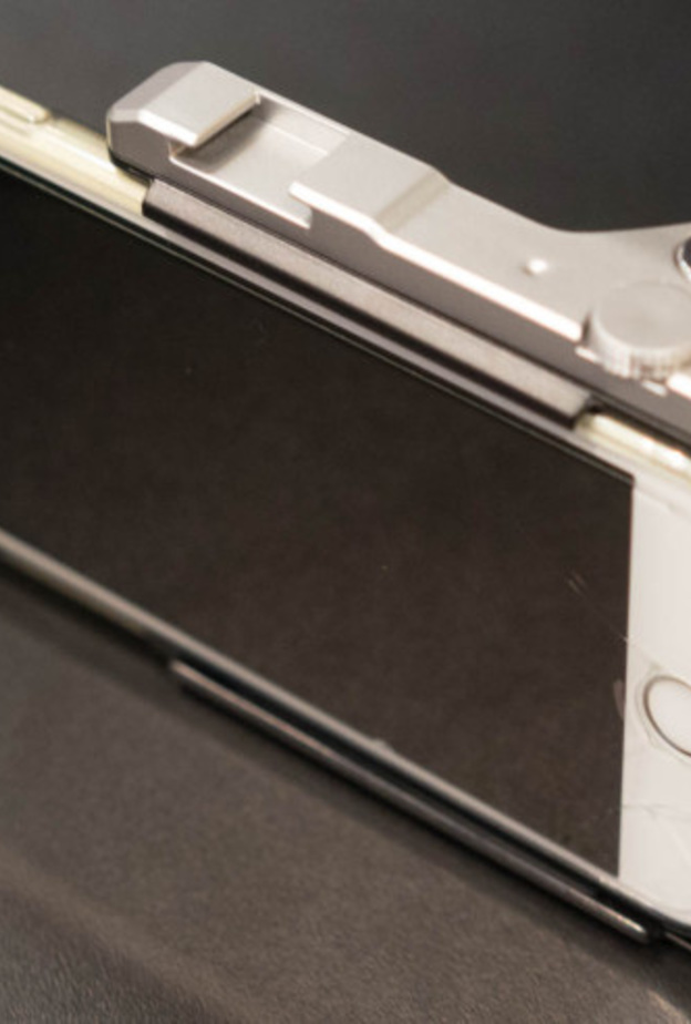 Pictar  احدث اكسسوار لدعم كاميرا ايفون 