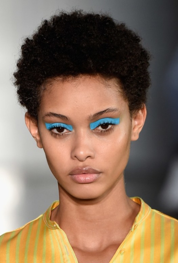 Ports 1961رسم العيون بالظلال الزرقاء من 