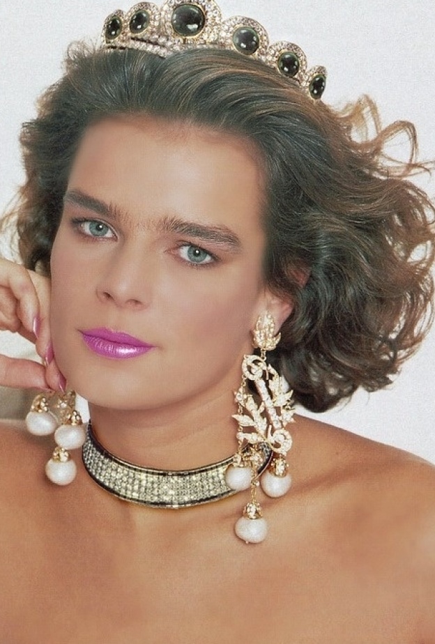 Princess Stephanie تحب الاكسسوار والمجوهرات