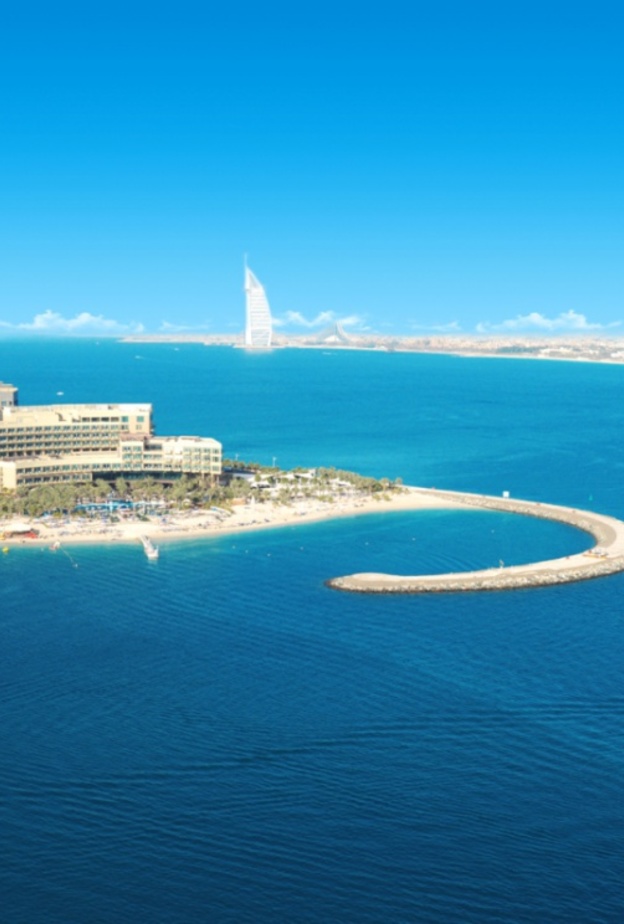 إستضافة "ريكسوس النخلة دبي" لسباق "أكبر عرض للألعاب النارية" ليلة رأس السنة