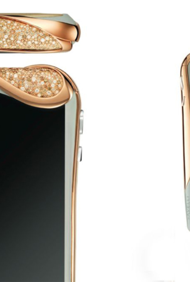 هواتف مرصعة بالزمرد من Savelli & Gemfields