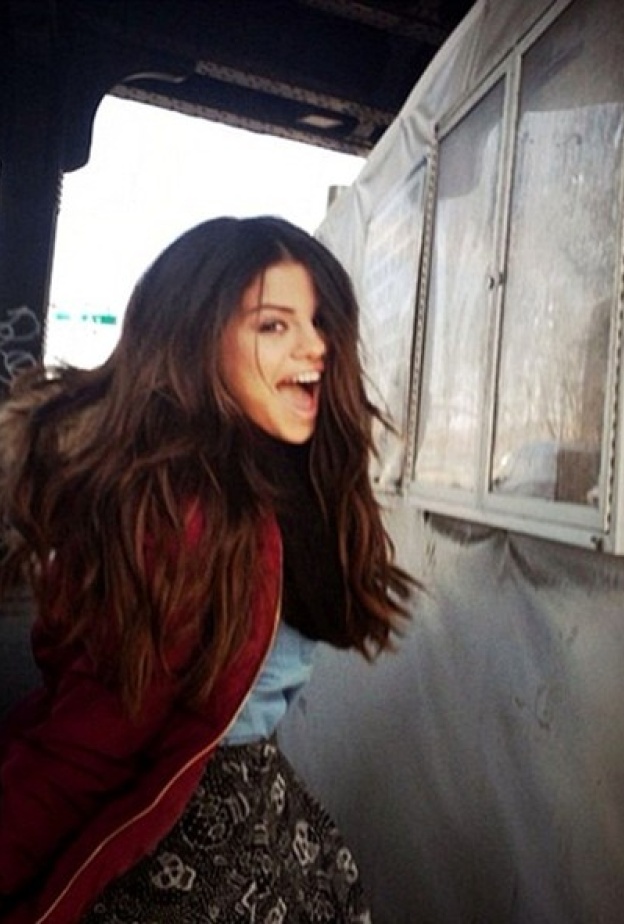  Selena Gomez ضحك ولعب ولكن مع من ؟