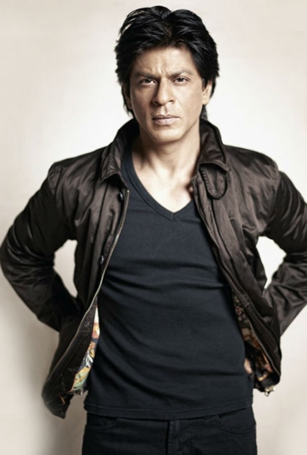 النجمة كريتي سانون تصف شاروخان بالرجل الشهم