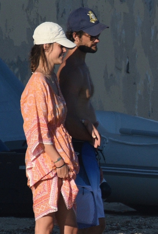 كارول وعروسه