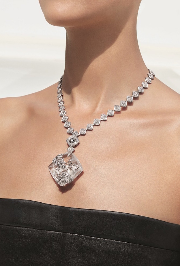 Chanel Signature De Nacre