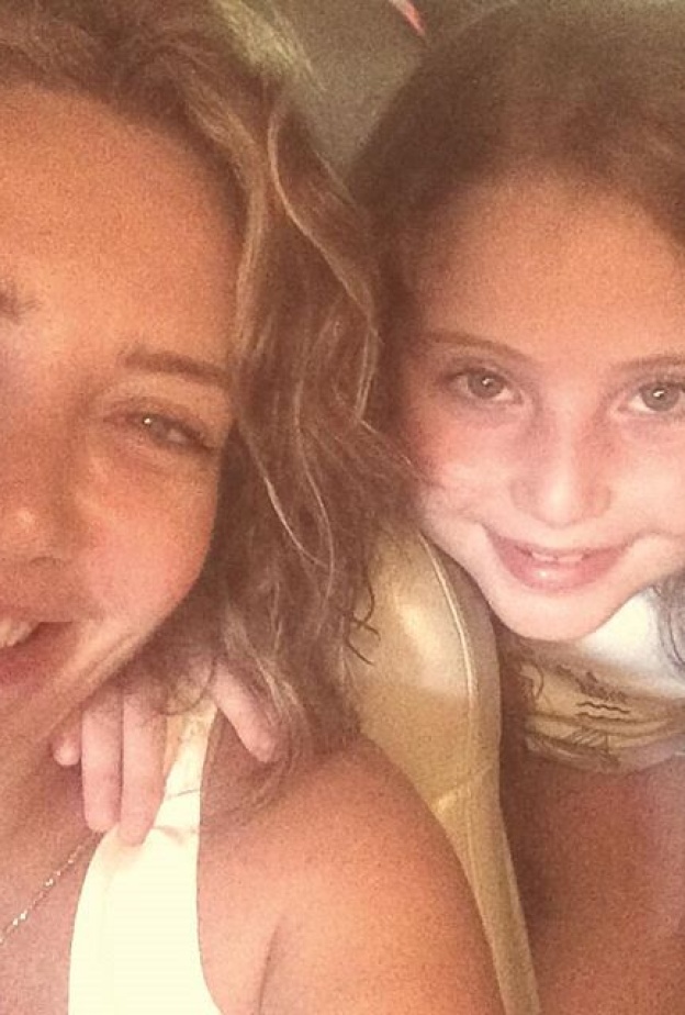 “سيلفي” سلافة معمار مع ابنتها دهب