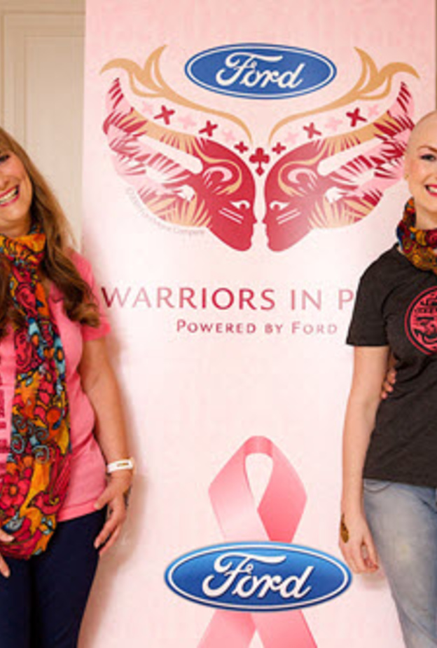 محاربات بروح وردية خلال جلسة التصوير مع فورد