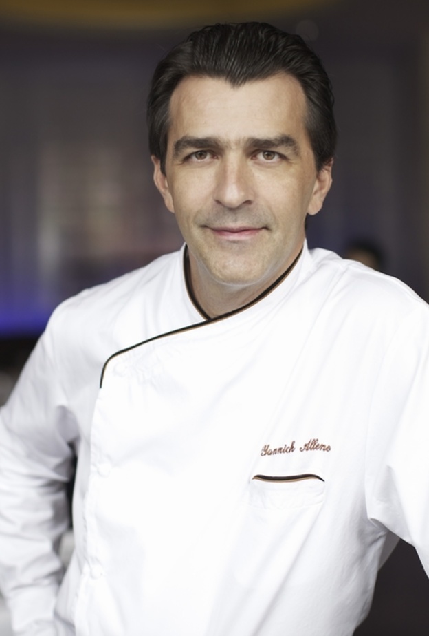 كتاب الطبخ الأكبر في العالم ولجيل كامل