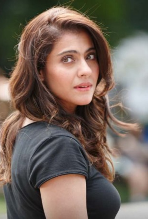 كاجول غاضبة بعد مضايقة المصورين لابنة شاروخان