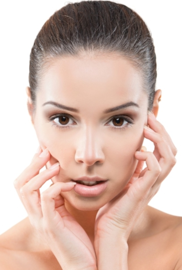 استخدمي قلم الروج لاخفاء الهالات السوداء