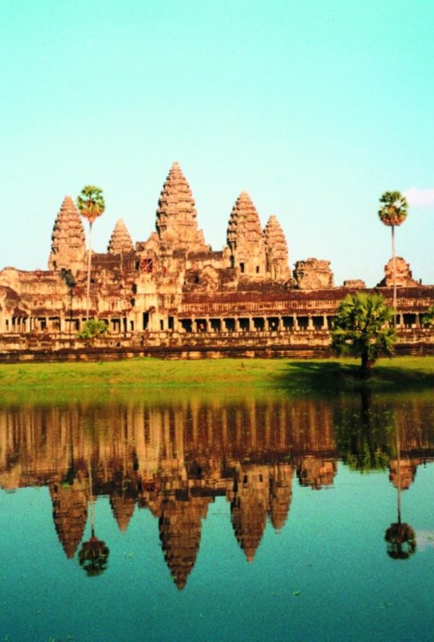 مدينة باغان في ميانمار التي تقع على ضفاف نهر إيراوادي