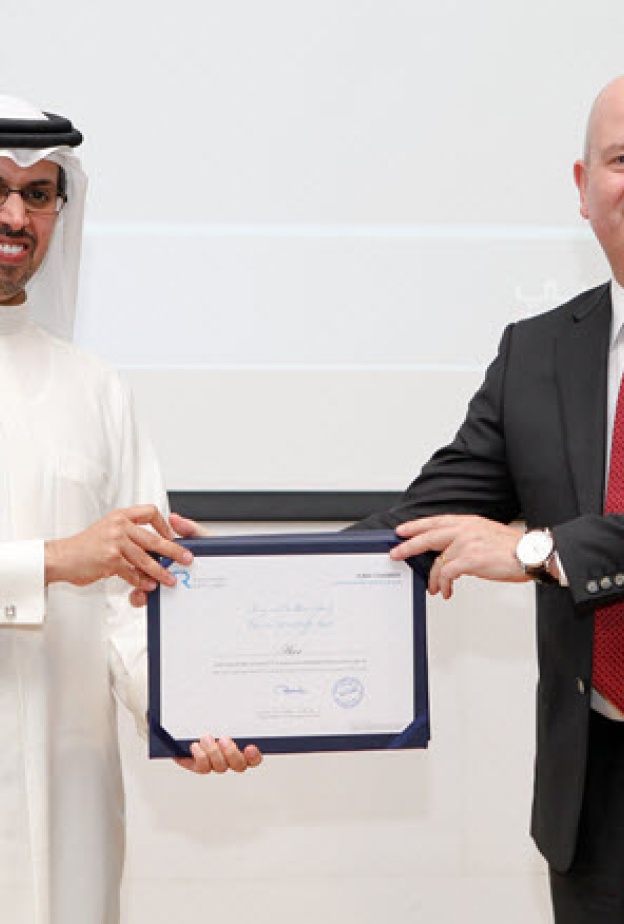 ديفيد دروموند يتسلم الجائزة