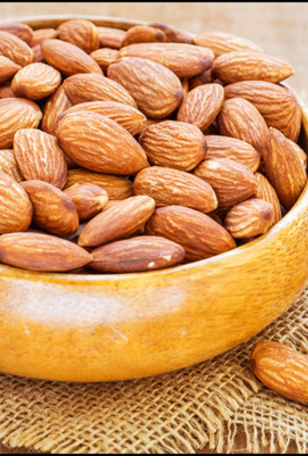 اللوز من المكسرات التي يمكن تناولها على وجبة السحور