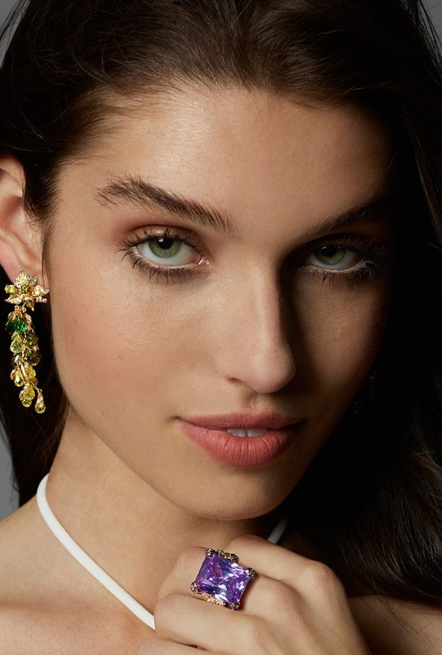 قطع ساحرة للمجوهرات الراقية نابضة بالحياة عبر Moda Operandi