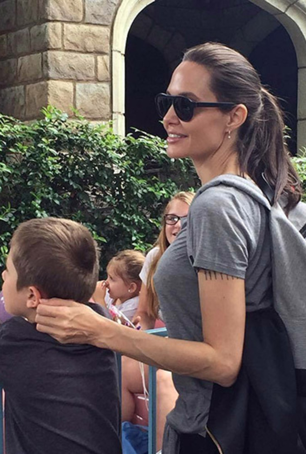 أنجلينا جولي وأطفالها