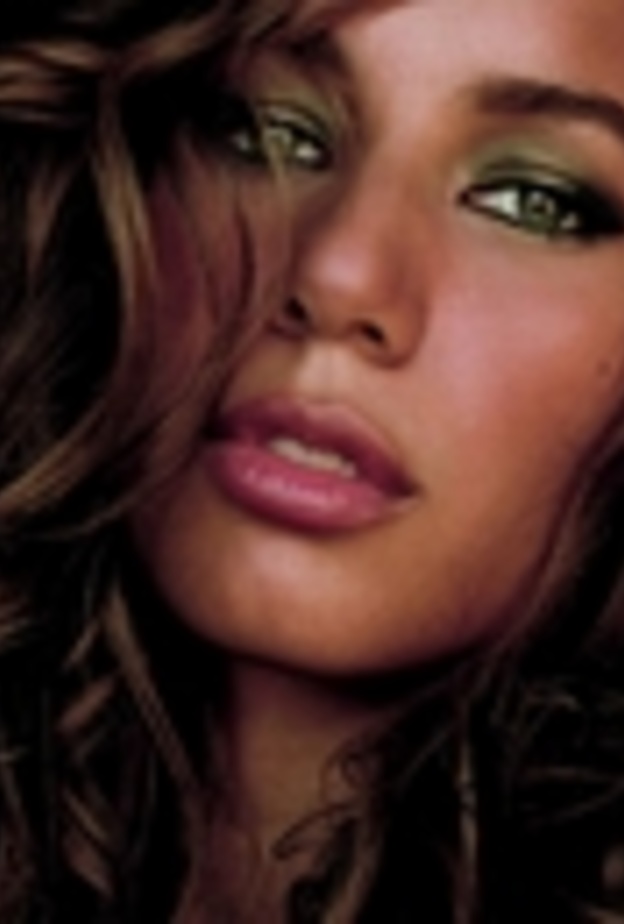 ليونا لويس تنفق 160 ألف دولار على مظهرها