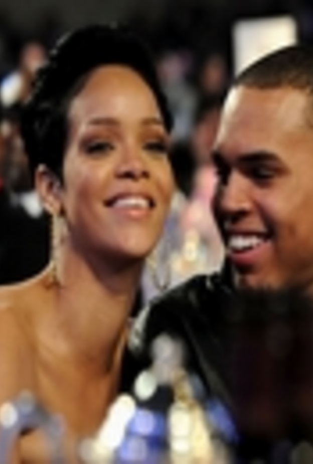 ريهانا وبروان يعودان معا