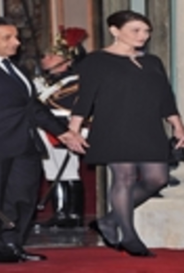 كارلا بروني...  خبث أنثوي يطيح بالرئيس الفرنسي