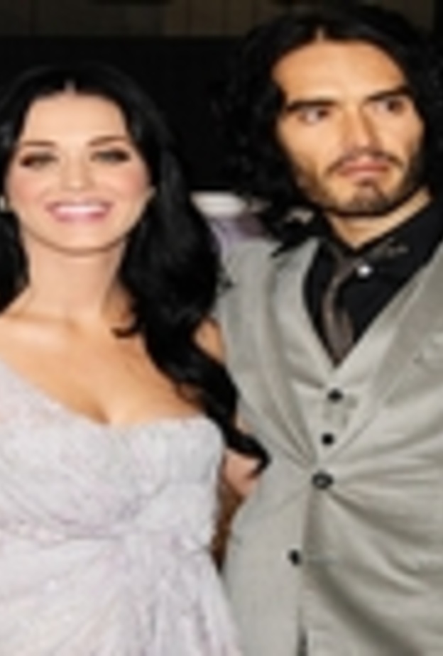 كاتي بيري وراسل براند يقضون عيد الميلاد منفصلين