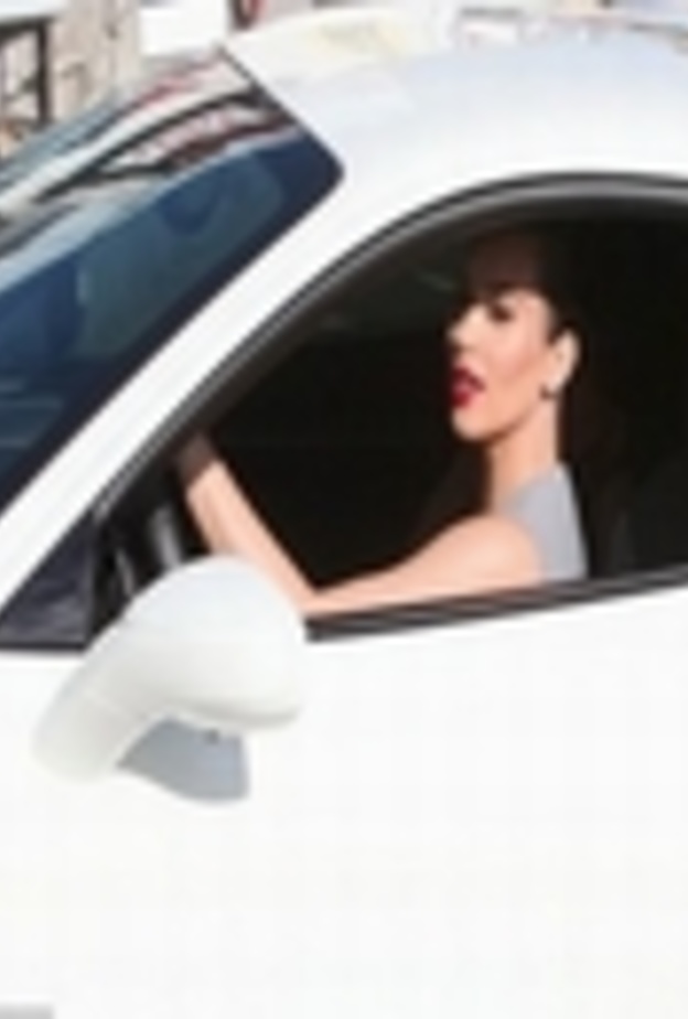 كيم كارداشيان تضم فيراري لأسطول سياراتها