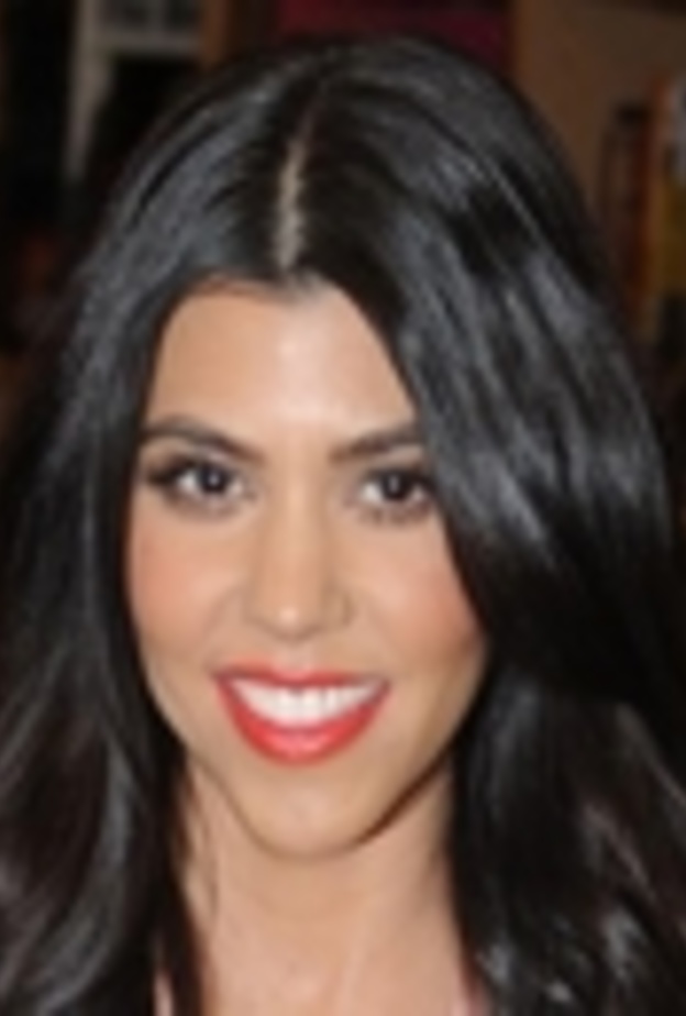 كورتني تحلم بـ 30 أحمر شفاه مجّانيّ