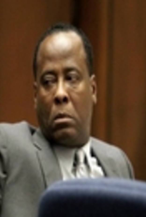 الحكم على طبيب مايكل جاكسون بالسجن 4 سنوات