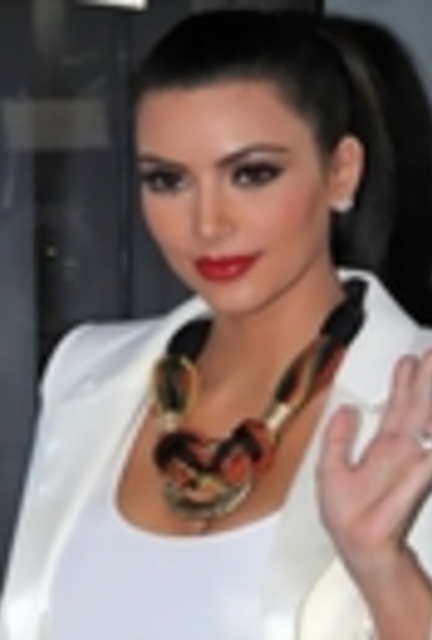 كيم كارداشيان تفكر بالإنجاب