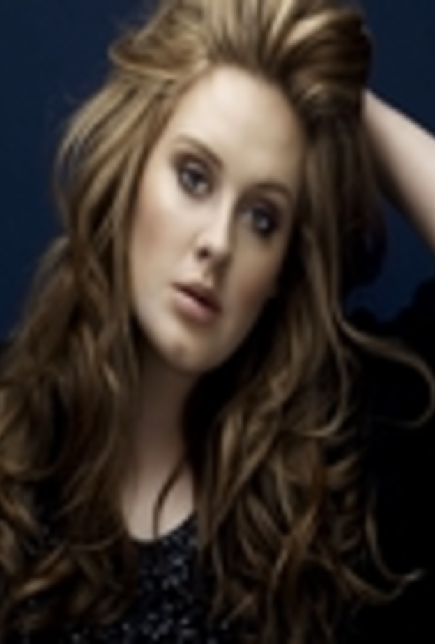 أديل تغادر لندن خوفا على حنجرتها الذهبية