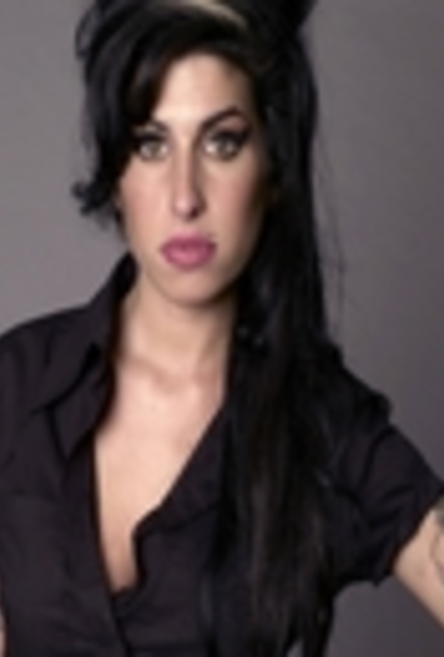 آيمي واينهاوس ماتت نتيجة تسمم بالكحول