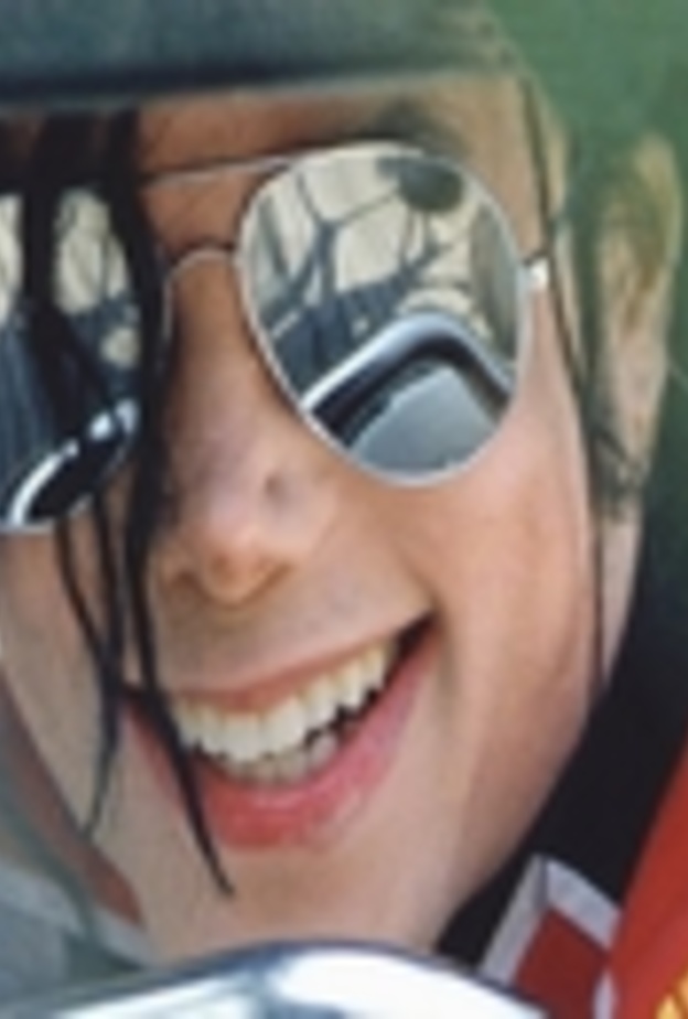 مايكل جاكسون يتصدر لائحة المشاهير الأكثر جنيا للمال