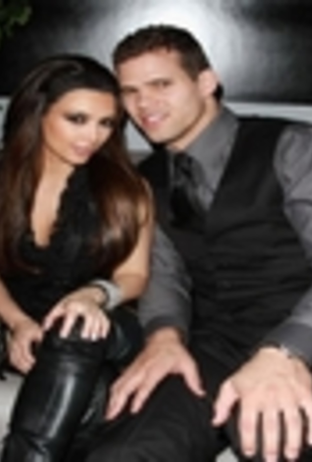 كيم كارداشيان وكريس همفريز في معركة الهدايا