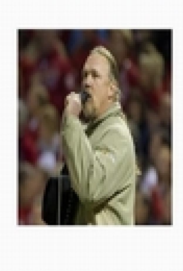 آدكنز يخطط لعمل &quot;أغاني وقصص&quot; في جولة غنائية جديدة