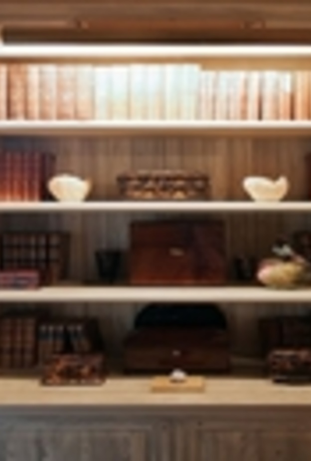 الأضواء المتحركة... لمسة جمالية للمكتبة