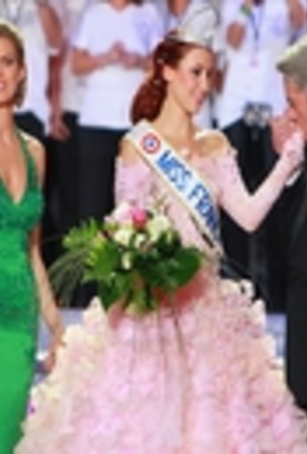 ملكة جمال فرنسا 2012 تهوى الرقص الشرقي