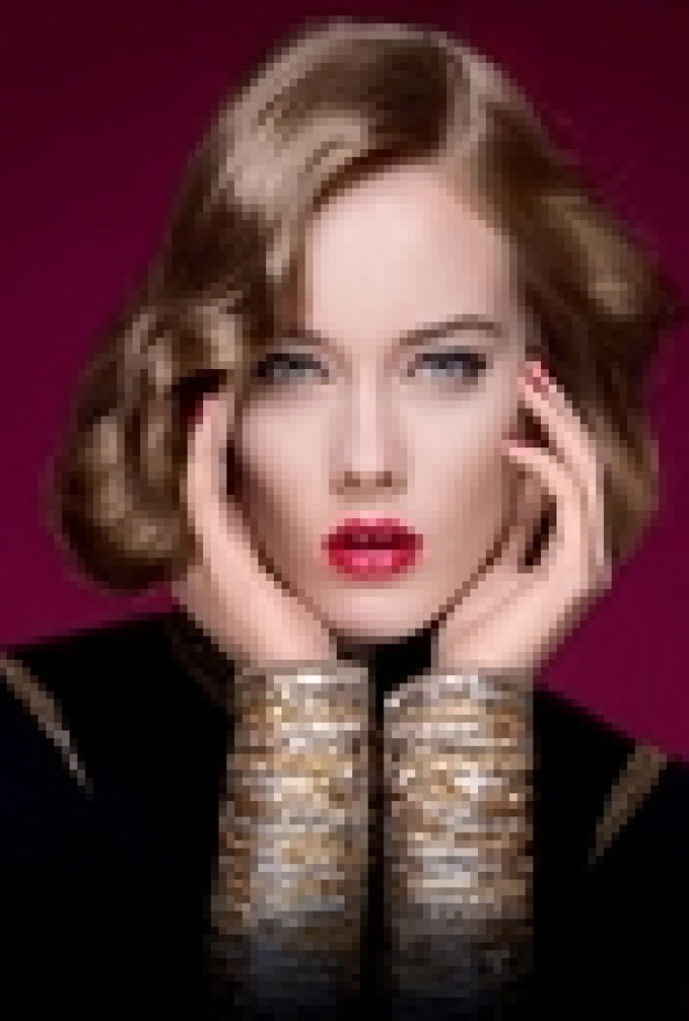 ألوان مكياج Les Scintillances  من شانيل تحمل لون الأعياد 