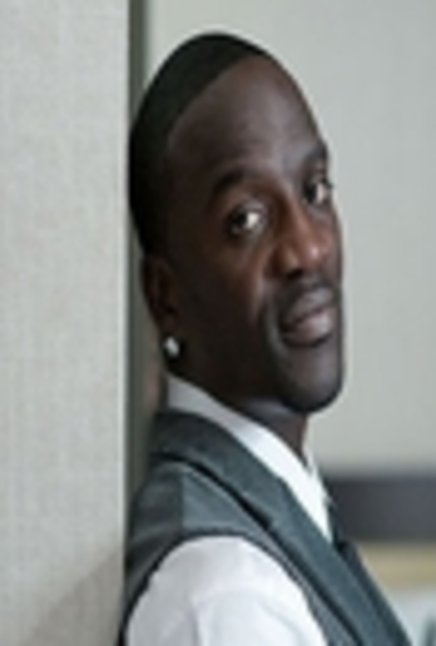 النجم العالمي آيكون يشارك 24 نجما عربيا في أوبريت  بكرا 