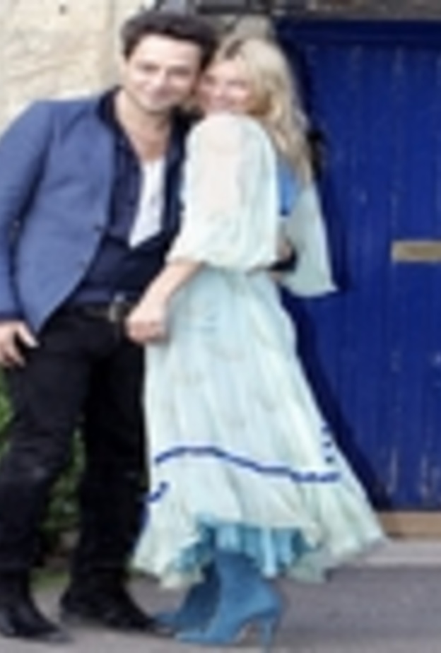 كايت موس تهدي زوجها كرم عنب