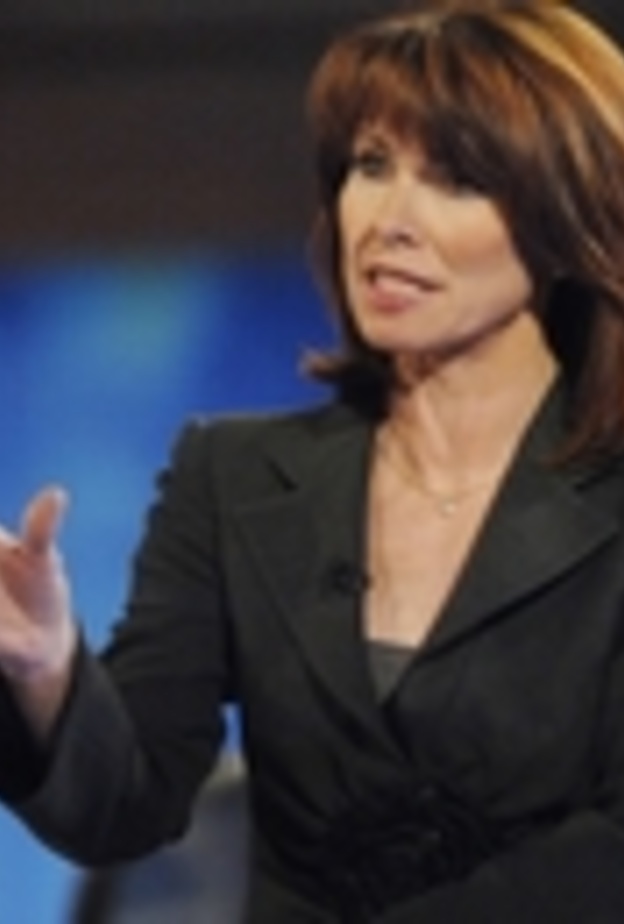 المذيعة التليفزيونية كاي بيرلي خائفة من عملية تجميل وجهها