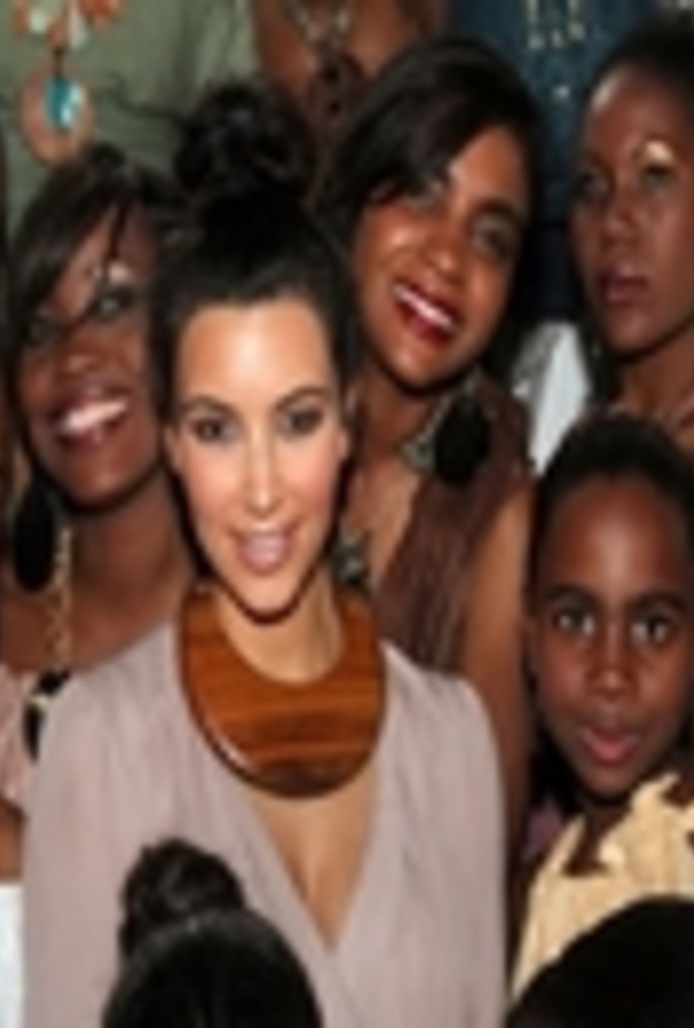 كيم كارداشيان تنضم إلى جورج كالوني وجوليا روبرتس في البعثة الإنسانية لهايتي