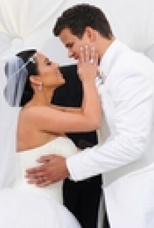 17.9 مليون دولار لإذاعة حفل زفاف كيم كارداشيان!