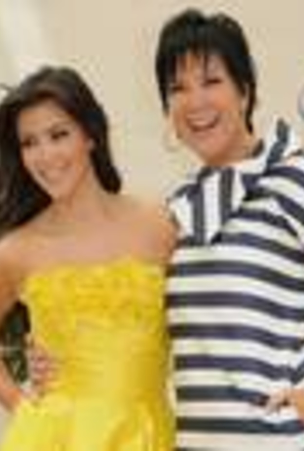 شركة تجميل تقاضي والدة كيم كاردشيان