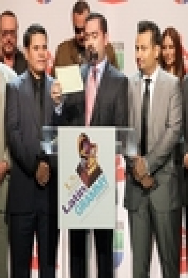 نجوم الغناء العالمي يبدعون في حفل Latin Grammy