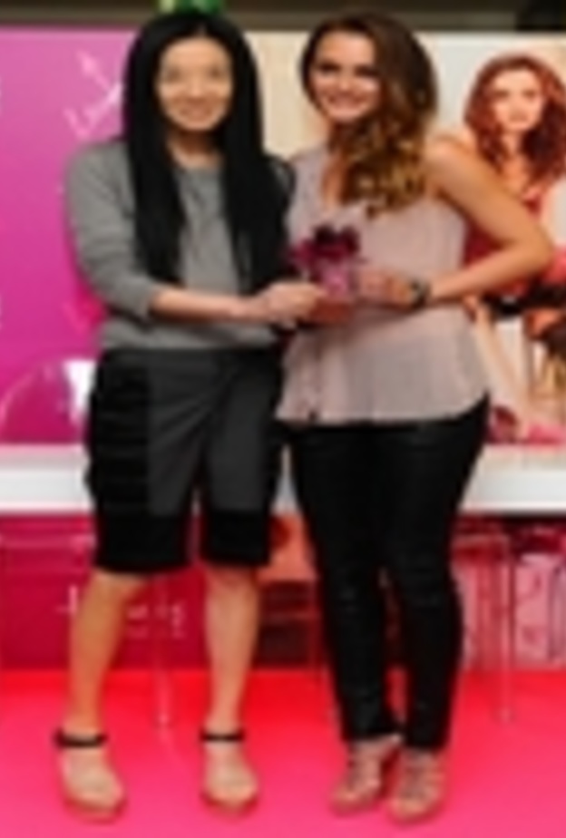 لايتون ميستير تقدم عطر ’لوف ستروك‘ الجديد من فيرا وانج