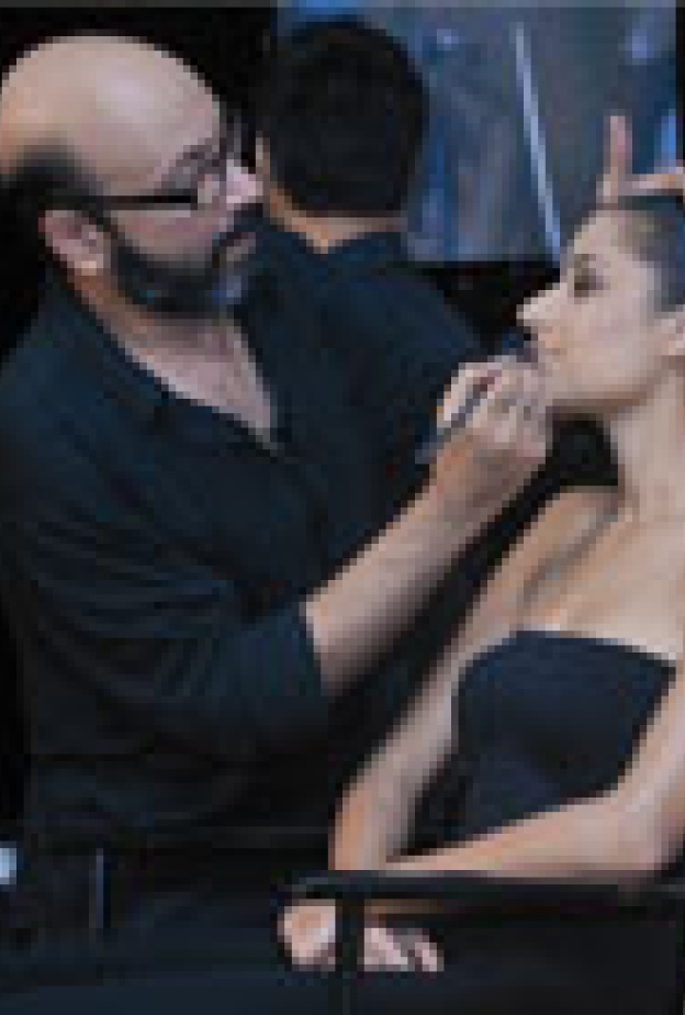 خبير الماكياج العالمي Mickey Contractor