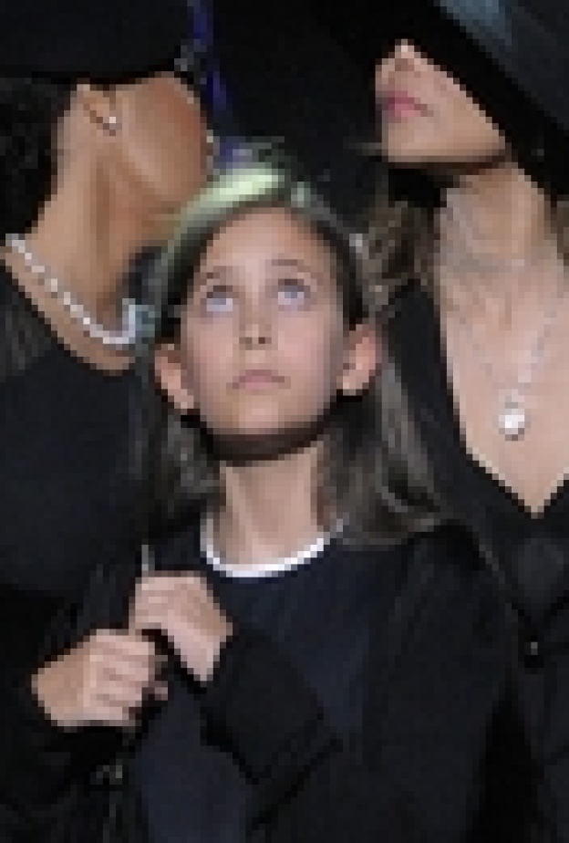 إبنة ملك البوب الراحل &quot;تعوم&quot; في بحر التمثيل