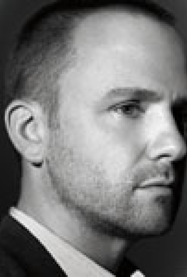 Peter Philips المدير الإبداعي لمستحضرات التجميل في Chanel يخص  هي  بحوار عن المرأة والجمال