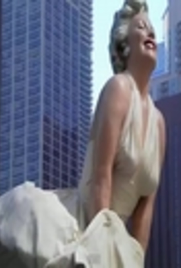 تمثال عملاق لمارلين مونرو في شيكاغو